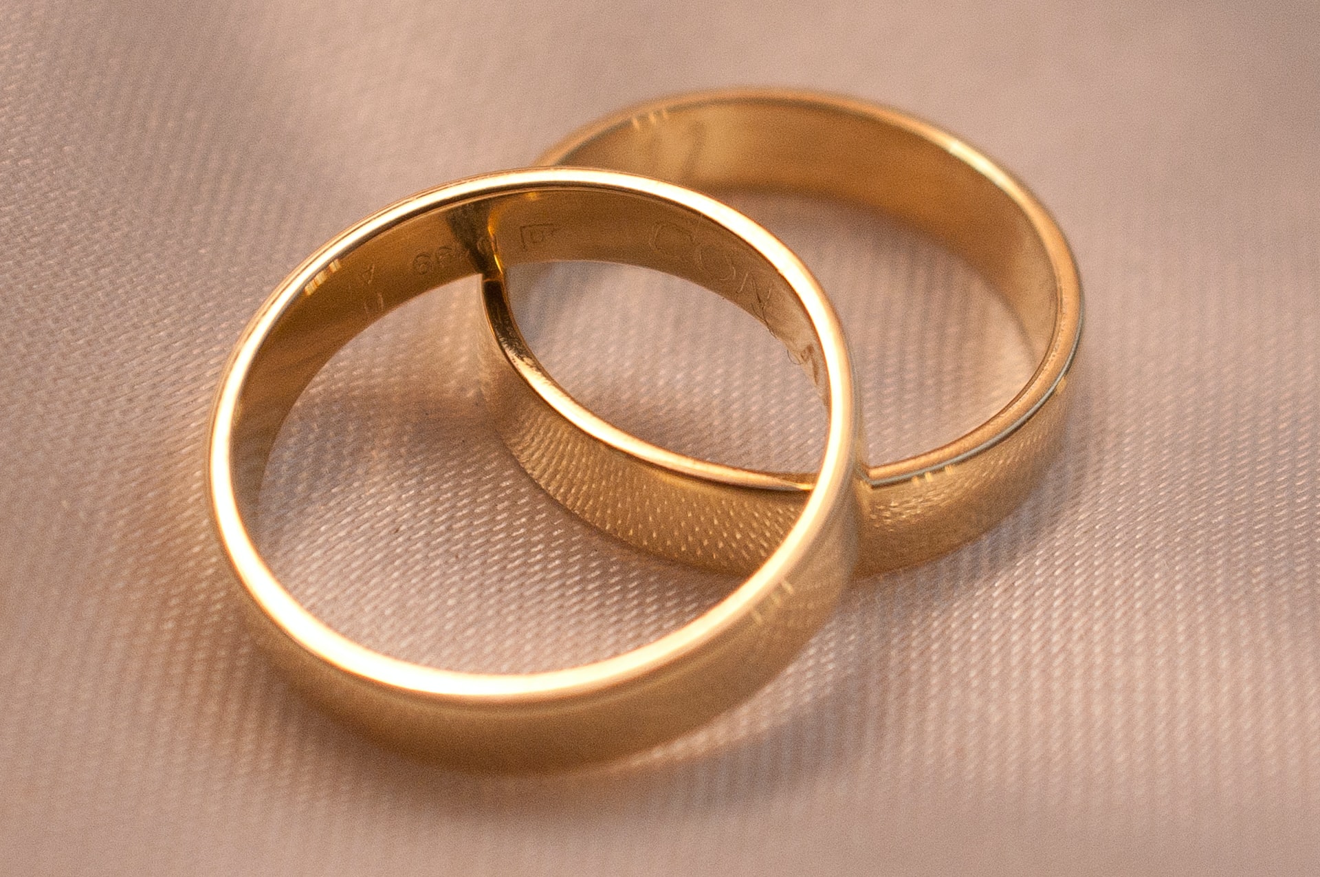 Wedding Rings: How To Tell The Difference Between Casting & Handmade